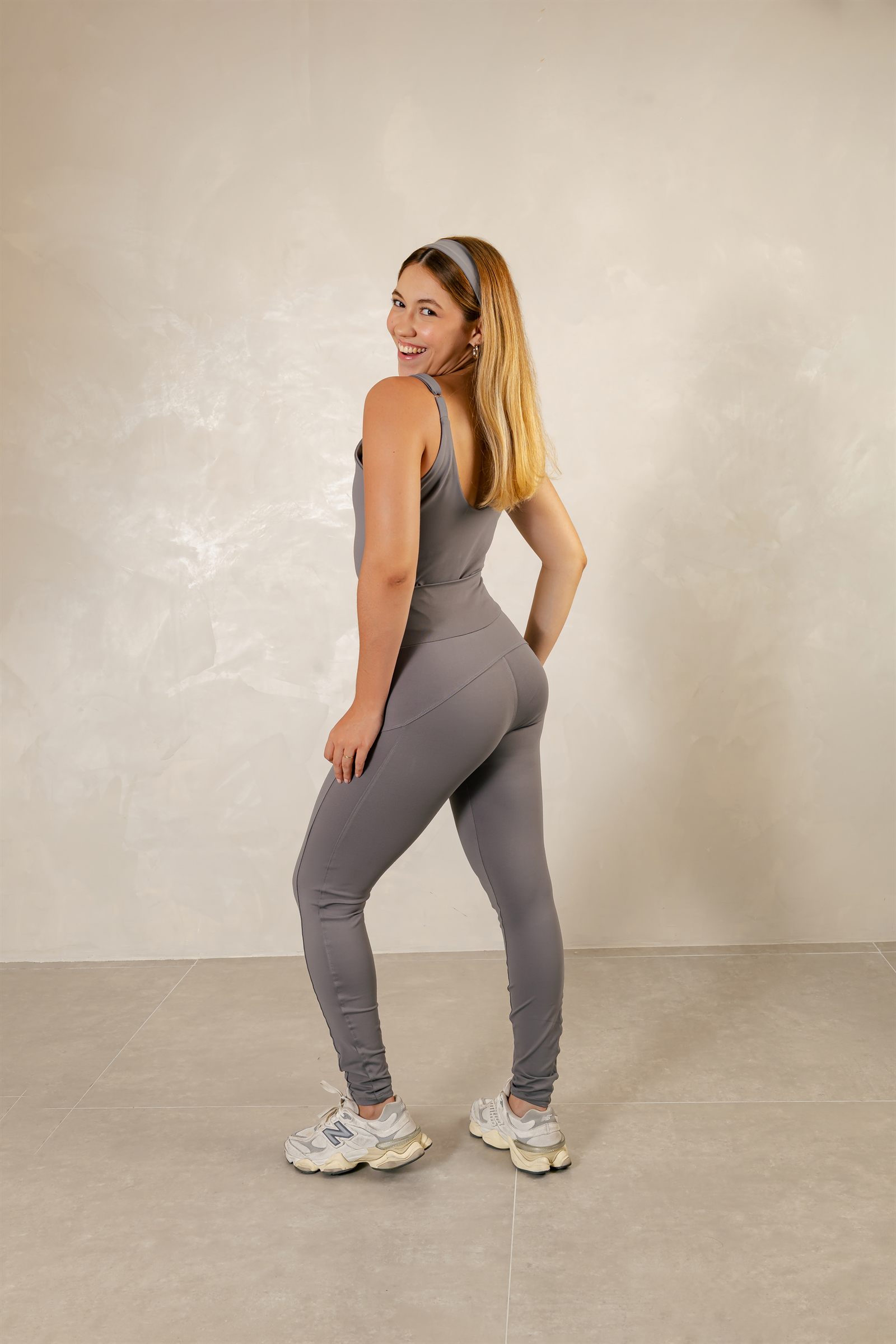 Calça Legging com Recortes — Cinza