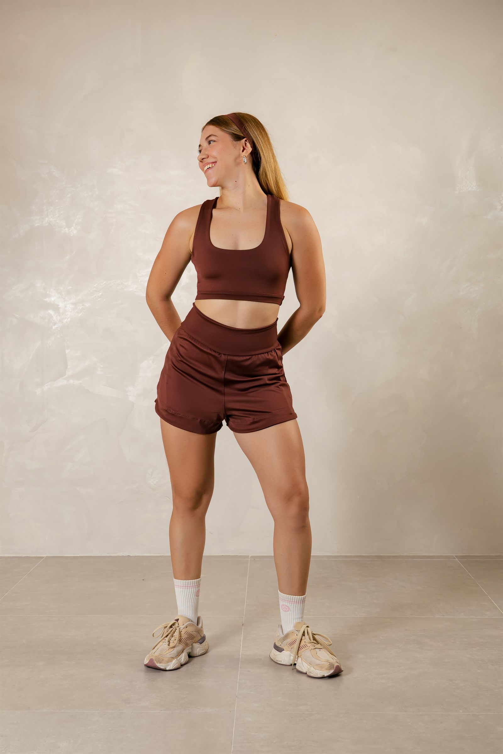 Top Alças Bolso Traseiro — Marrom